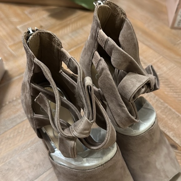 NEW Jessica Simpson Kandiss Block Heel Open Toe Tie Up Suede Sandal in Taupe - Picture 6 of 8